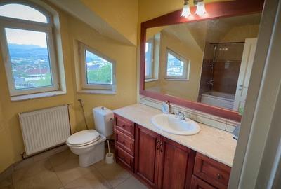 Casă cu Teren 850 Mp în Zăvoi