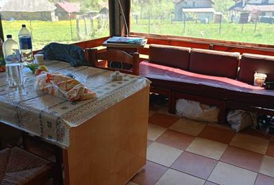 Casă cu 3 camere în Lepșa