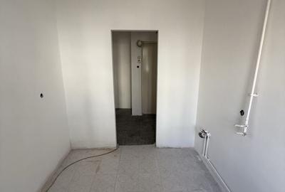 Spațiu comercial, de 50 mp, în Central - 3
