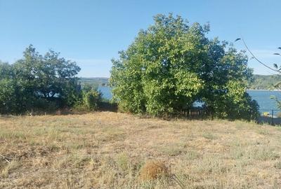Teren de 700 mp, în Ostrovu Mare