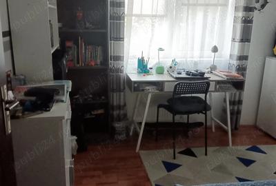 Apartament cu 4 camere decomandat în Confecții