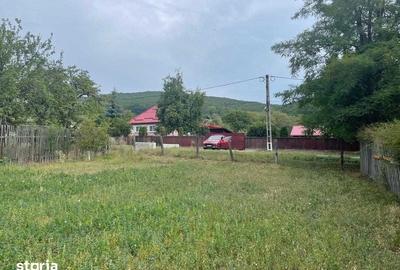 Teren de 899 mp, în Vâlcele