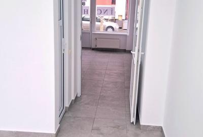 Spațiu comercial, de 33 mp, în Central - 11
