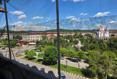 Apartament cu 3 camere decomandat în Central - 1