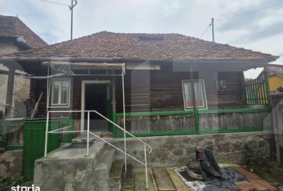 Casă cu 2 camere cu Teren 982 Mp în Bixad