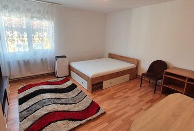 Garsonieră decomandată în Girocului