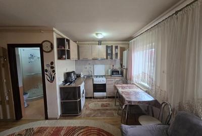 Apartament cu 2 camere decomandat, mobilat în Broscărie
