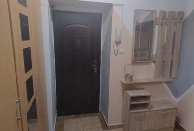 Garsonieră decomandată, mobilată în Tei