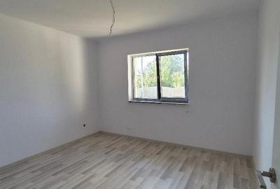 Casă cu 4 camere cu Teren 400 Mp în Clinceni