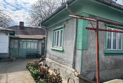 Casă cu 4 camere în Central - 1