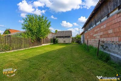 Casă cu 4 camere cu Teren 412 Mp în Brețcu