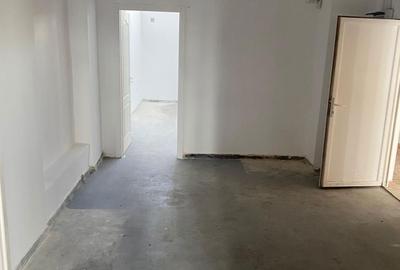 Spațiu comercial, de 160 mp, în Central - 4