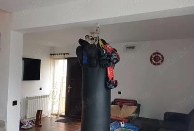 Casă cu 3 camere în Central