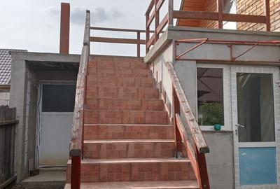 Casă cu 3 camere în Central