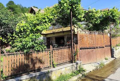 Casă cu 3 camere cu Teren 2000 Mp în Central - 3