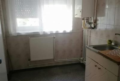 Apartament cu 3 camere semidecomandat în Calea Galați - 3