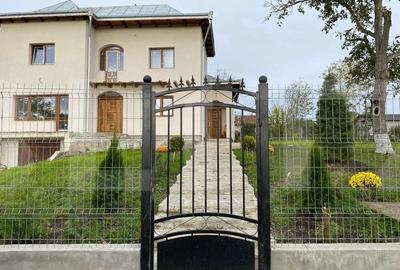 Casă individuală cu 5 camere cu Garaj în Dorohoi