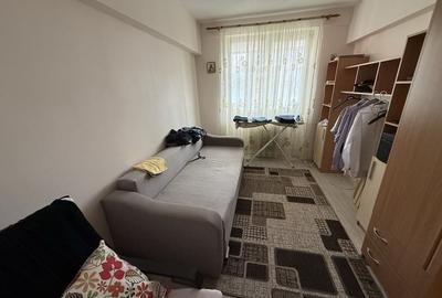 Apartament cu 3 camere decomandat în Lacul Tei