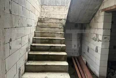 Casă cu 5 camere cu Teren 2400 Mp în Central - 3
