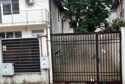 Casă cu 6 camere cu Teren 165 Mp în Unirii