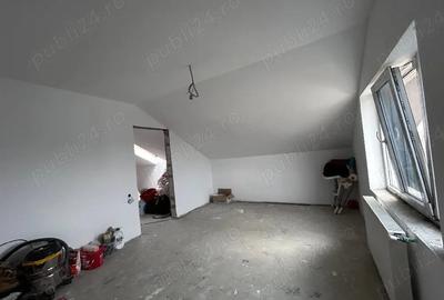 Apartament cu 3 camere semidecomandat în Jucu
