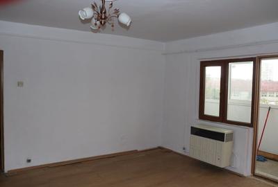 Apartament cu 3 camere semidecomandat în Micro 5 - 3