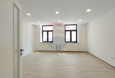 Birou, de 35 mp, în Centrul Istoric - 2