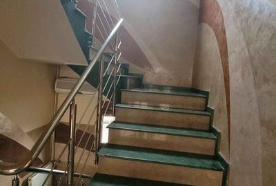 Casă cu Teren 2001 Mp în Central - 13