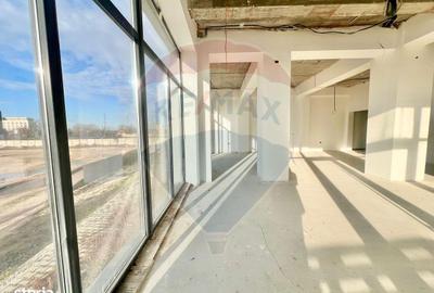 Spațiu comercial, de 75.4 mp, în Central - 8