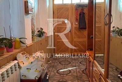 Casă cu 4 camere în Central