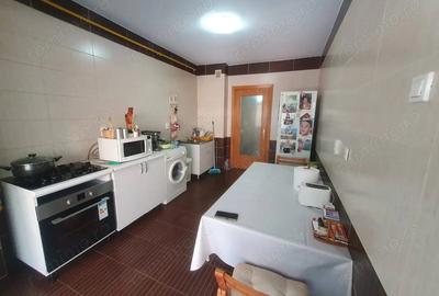 Apartament cu 3 camere decomandat în Central - 9