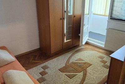 Apartament cu 3 camere semidecomandat, mobilat în Olimpia-Stadion