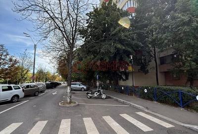 Apartament cu 3 camere decomandat în Berceni