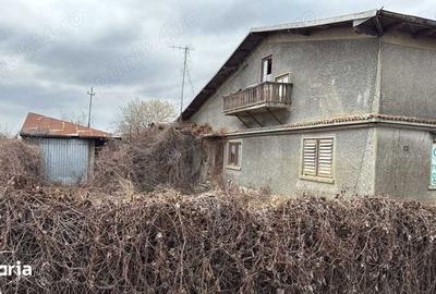 Casă cu 4 camere cu Teren 1000 Mp în Bărcănești - 1