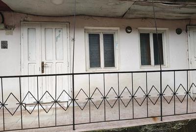 Casă cu 2 camere cu Teren 700 Mp în Părău