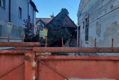 Casă cu 2 camere cu Teren 200 Mp în Central