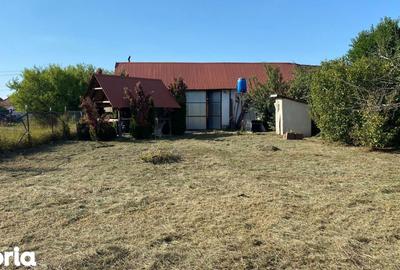 Casă cu 2 camere cu Teren 676 Mp în Sâmbăta - 15