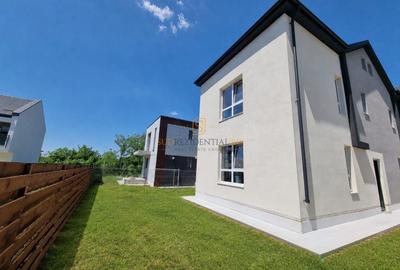 Duplex cu 5 camere cu Canalizare în Central