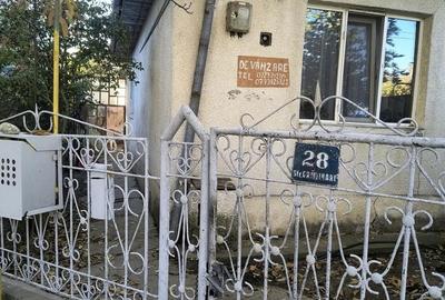 Casă cu 2 camere semidecomandat în Plopi