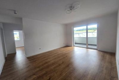 Apartament cu 3 camere semidecomandat în Florești
