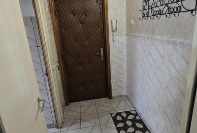 Apartament cu 2 camere semidecomandat, mobilat în Craiovița Nouă