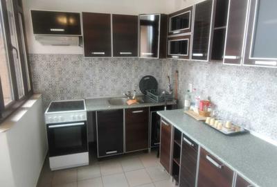 Apartament cu 4 camere decomandat, mobilat în Central