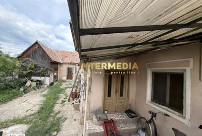 Casă cu 4 camere cu Canalizare în Central