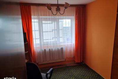 Apartament cu 3 camere decomandat în Micro 4 - 4