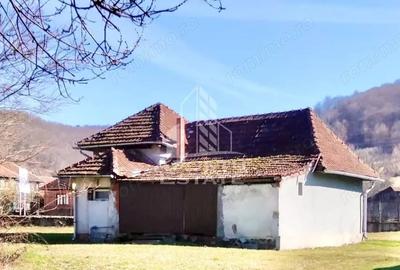 Casă cu 2 camere cu Teren 2000 Mp în Laz - 20