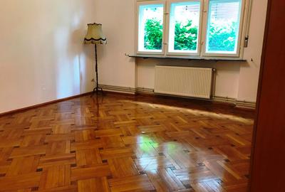 Apartament cu 6 camere semidecomandat în Dorobanți