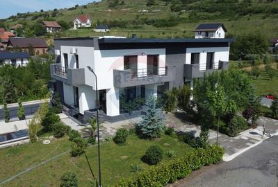 Duplex cu 12 camere cu Teren 1101 Mp în Rădaia - 2