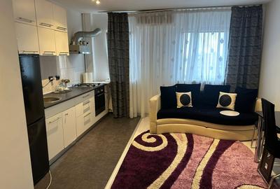 Apartament cu 3 camere semidecomandat, mobilat în Calea București
