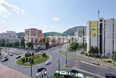 Apartament cu 4 camere decomandat, mobilat în Centrul Civic - 1