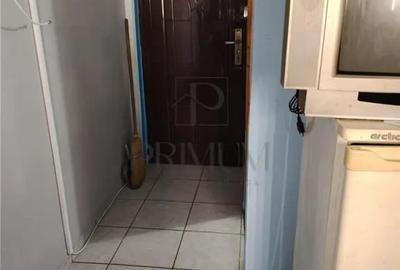 Garsonieră decomandată în Girocului